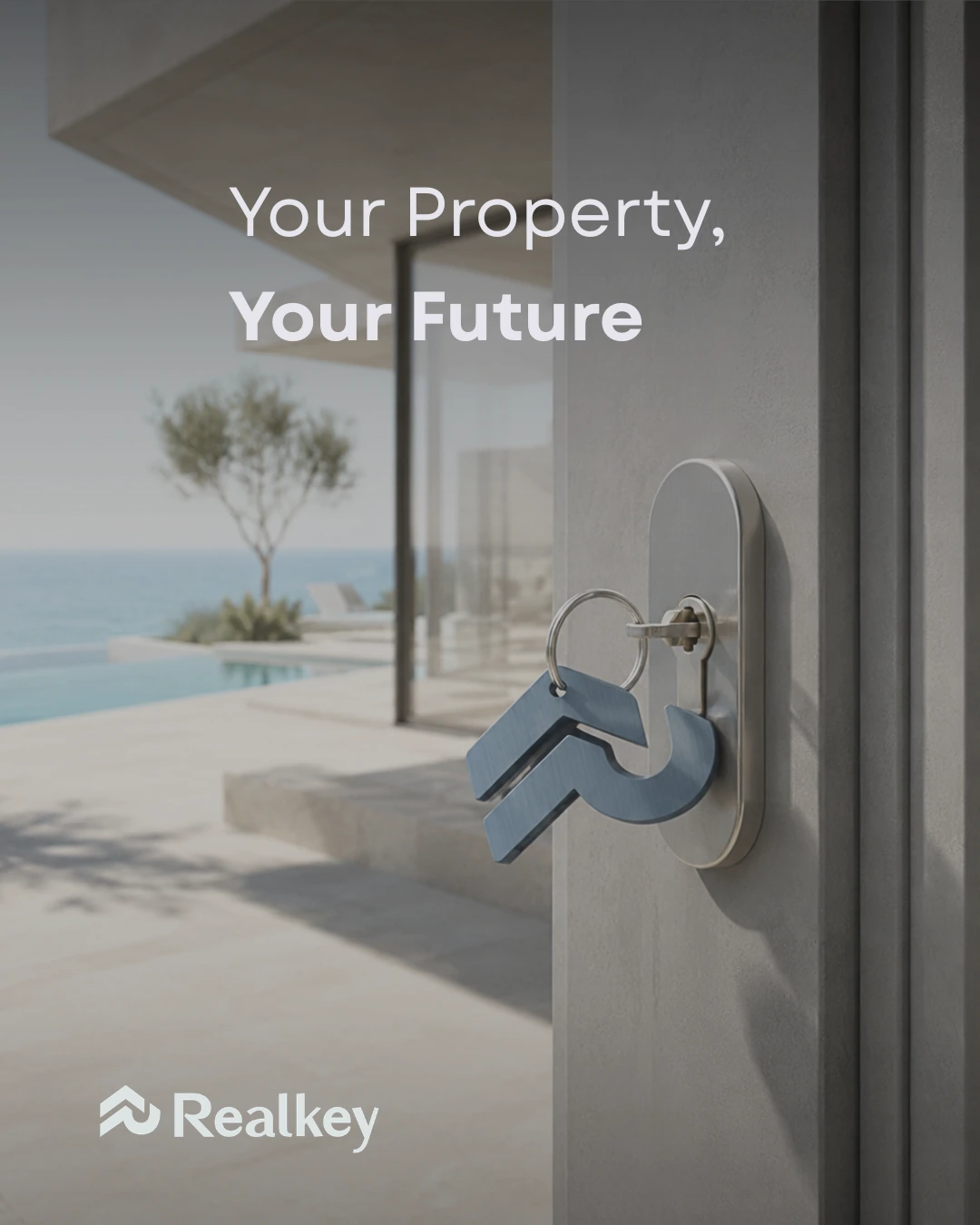פרסום Realkey עם מפתח ממותג מול נוף לים